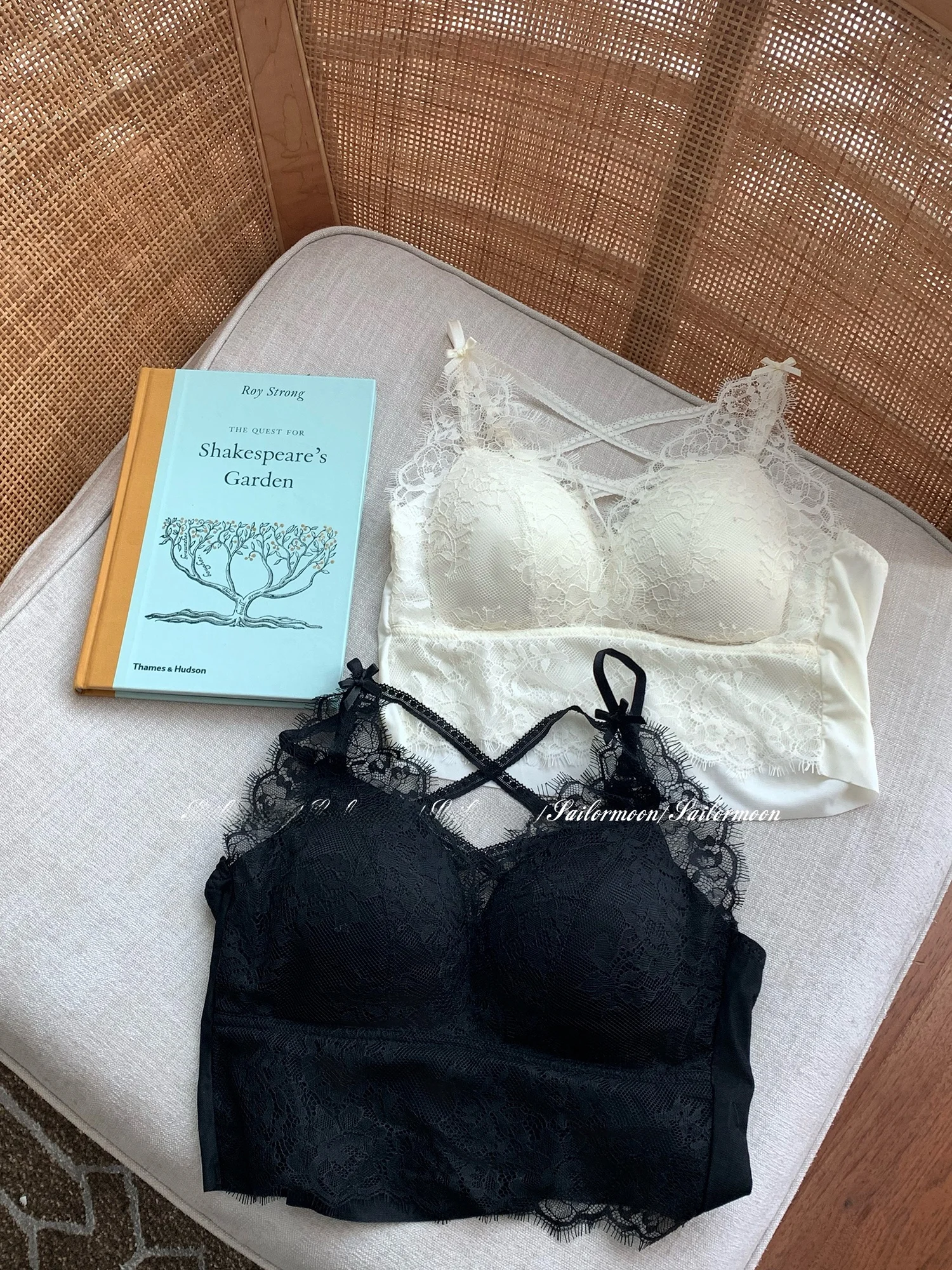 F PROJECT Alice Illusion Lace Bralet Top Women's Inner Wear Small Bust Gathered with Chest Pad Base Tank Top Casual Style
F PROJECT Alice Illusion Lace Bralet Top Women's Inner Wear Small Bust Gathered with Chest Pad Base Tank Top Casual Style