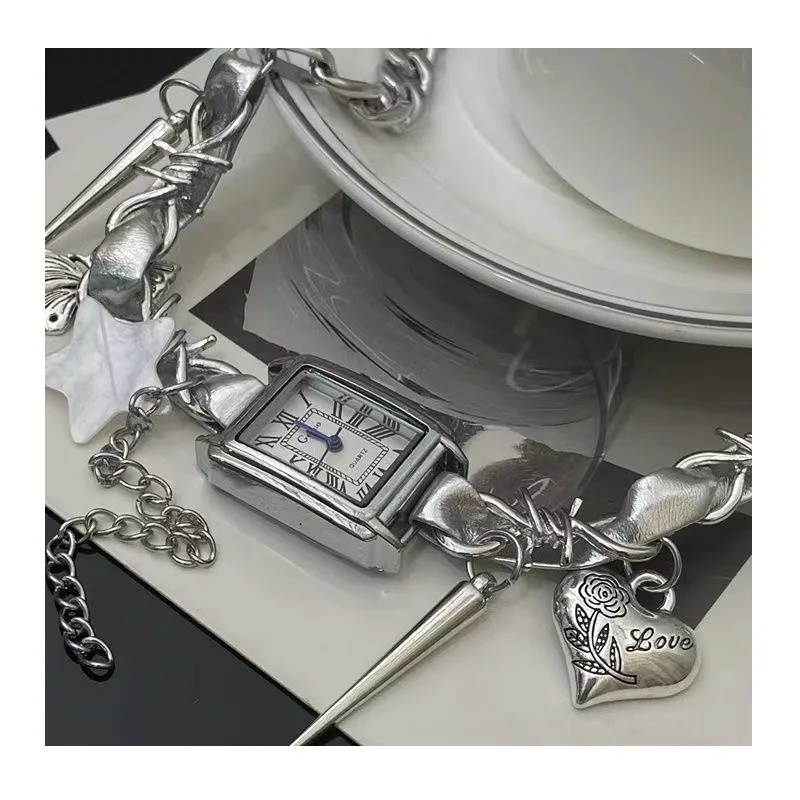 Spice Girl Design Niche Star Rivet Vintage Punk Personality Wind Watch Necklace Neck Chain
Spice Girl Design Niche Star Rivet Vintage Punk Personality Wind Watch Necklace Neck Chain