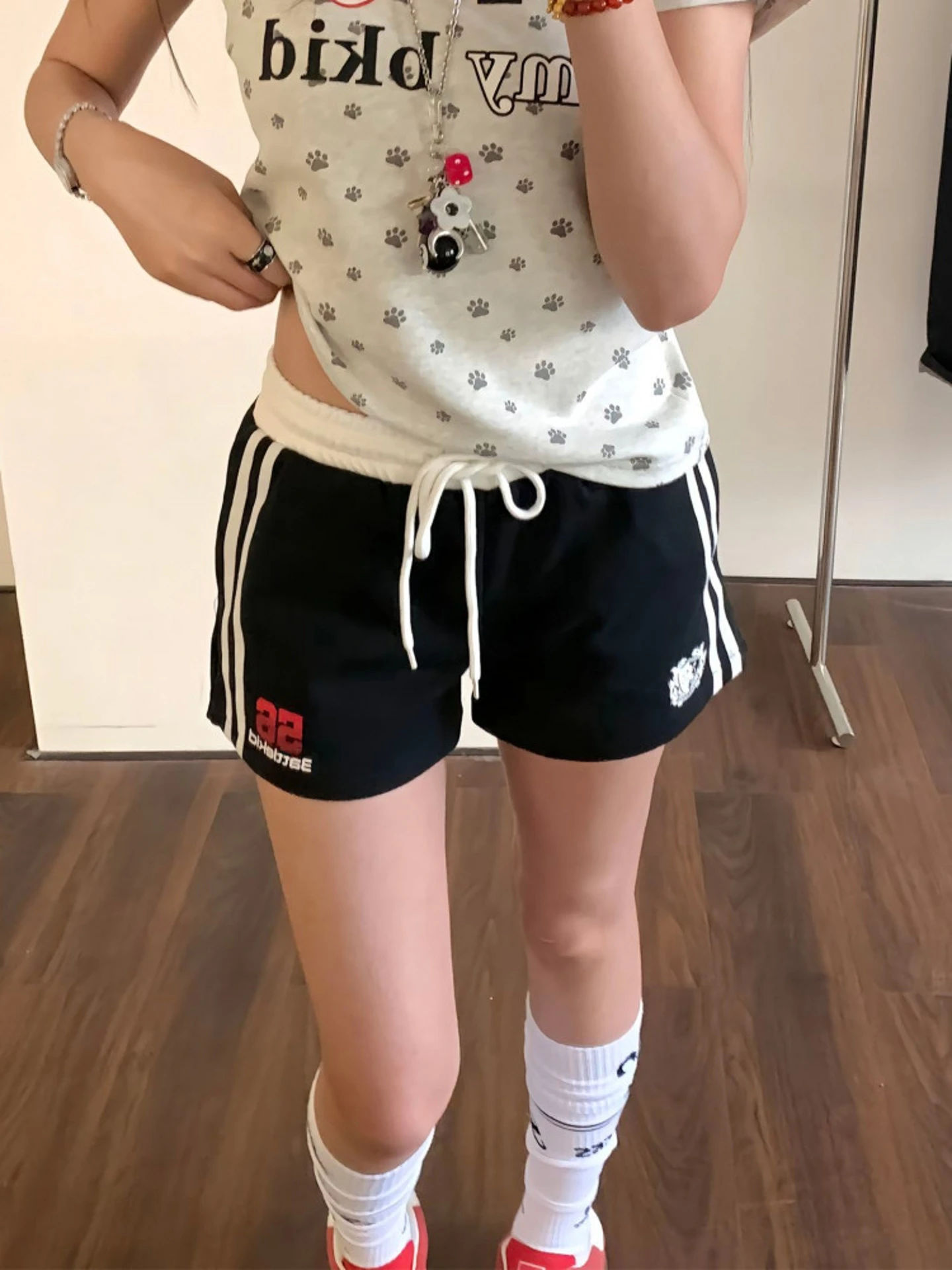American Style Sporty Short Shorts Women Summer Thin Casual Loose A-Line Straight Leg Casual Hot Pants High Waist Cotton
American Style Sporty Short Shorts Women Summer Thin Casual Loose A-Line Straight Leg Casual Hot Pants High Waist Cotton