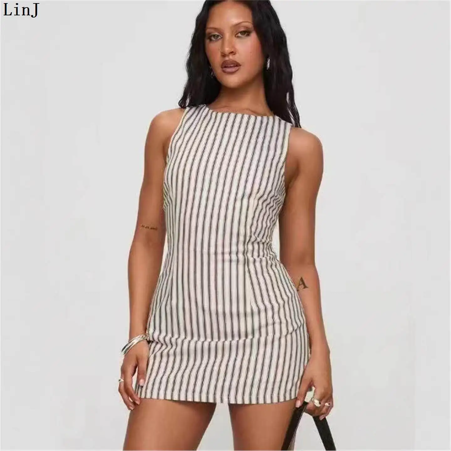 Summer New round Neck Spicy Girl Stripe Sleeveless Dress Women's Midi Dress Casual European Style mid Waist Other Fabric
Summer New round Neck Spicy Girl Stripe Sleeveless Dress Women's Midi Dress Casual European Style mid Waist Other Fabric