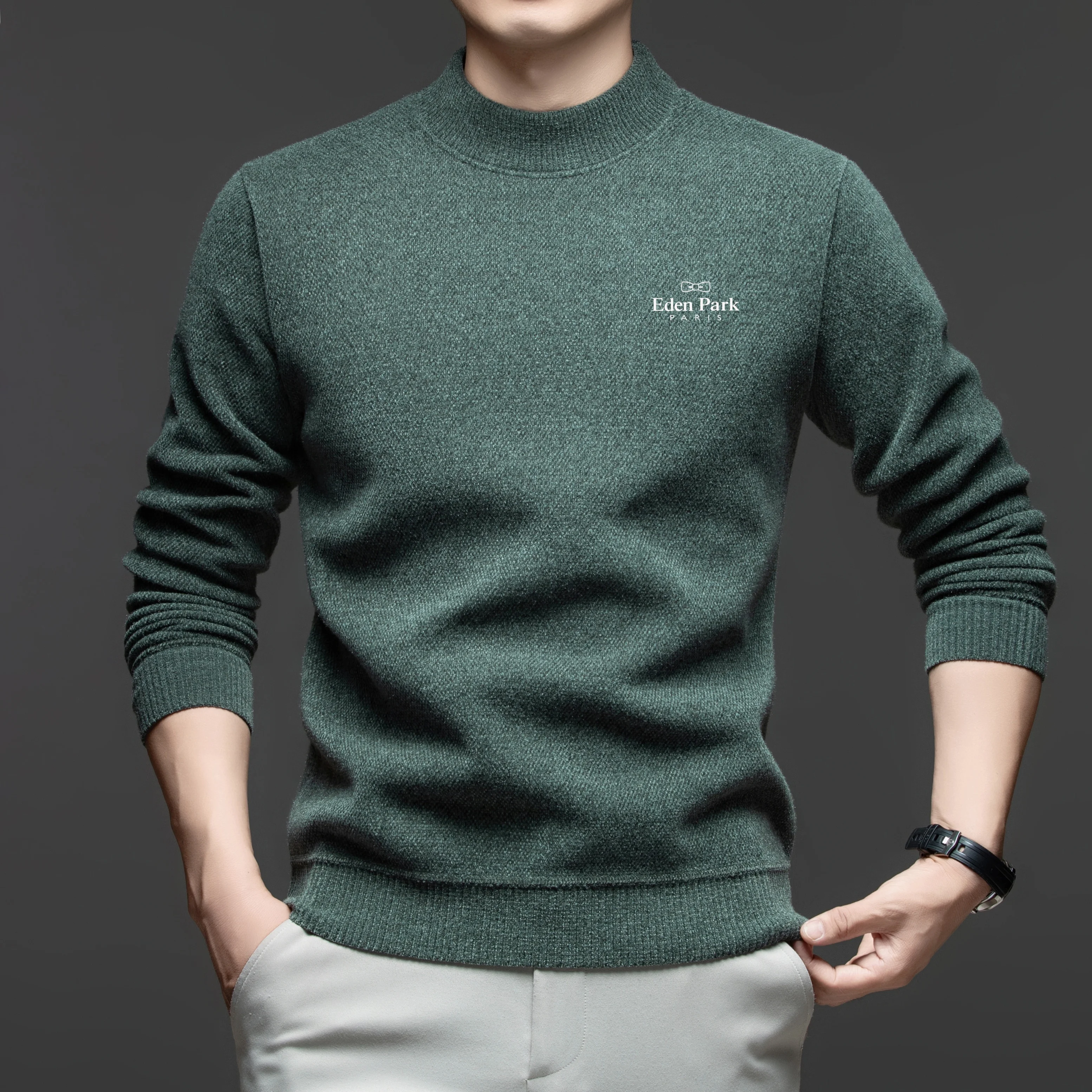 Luxury brand autumn and winter new velvet warm knitted sweater fashionable men's exquisite letter embroidered pullover sweater
Luxury brand autumn and winter new velvet warm knitted sweater fashionable men's exquisite letter embroidered pullover sweater