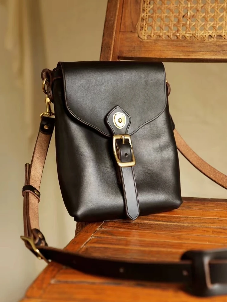 Designers handmade high-quality brand oil wax cowhide men's small shoulder bag outdoor party genuine leather phone crossbody bag
Designers handmade high-quality brand oil wax cowhide men's small shoulder bag outdoor party genuine leather phone crossbody bag