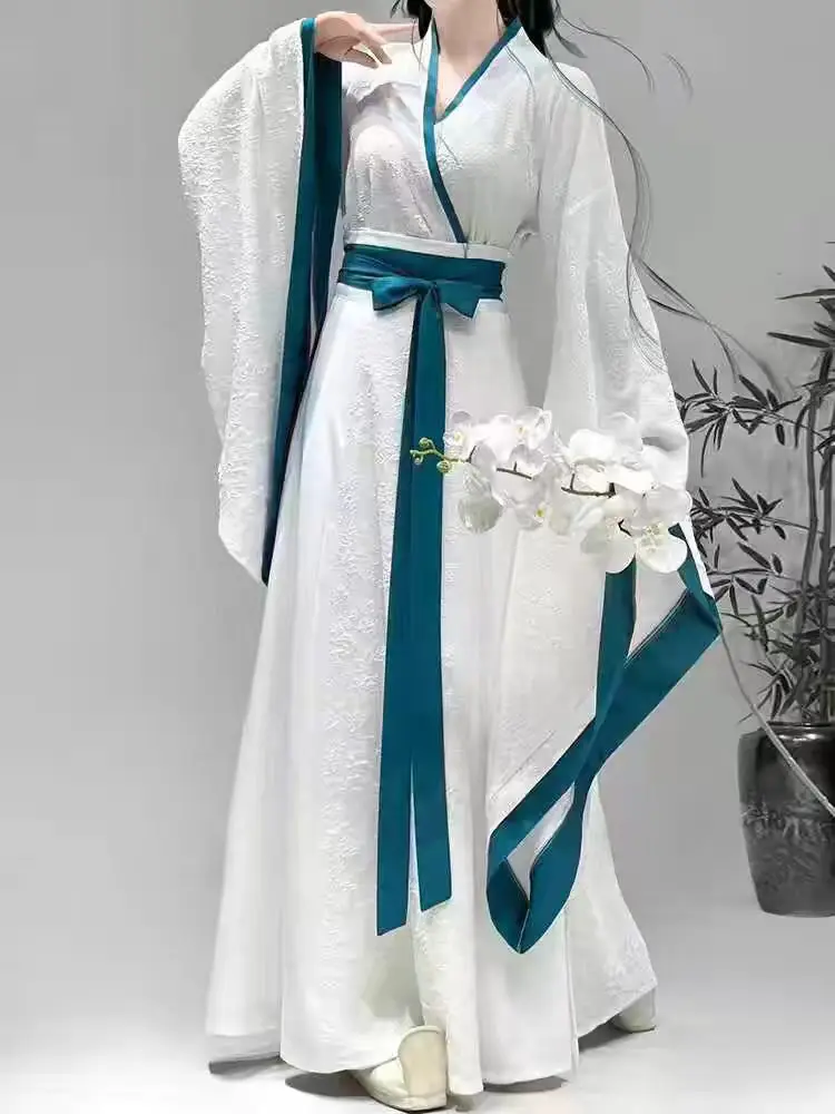 Комплект из 2 предметов Hanfu в китайском стиле, стиль Wei Jin, серия Ethereal and Desolate, атласная вышивка Hanfu, элитный ретро Hanfu
Комплект из 2 предметов Hanfu в китайском стиле, стиль Wei Jin, серия Ethereal and Desolate, атласная вышивка Hanfu, элитный ретро Hanfu
