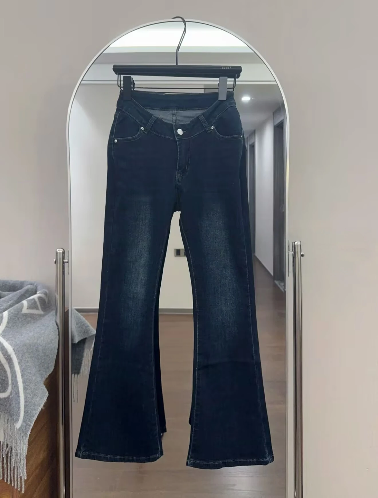 Slimming V-Waist Jeans Women's Elastic Straight Leg Micro Flared Pants Casual Cotton Stretch Denim Butt Lifting Faion
Slimming V-Waist Jeans Women's Elastic Straight Leg Micro Flared Pants Casual Cotton Stretch Denim Butt Lifting Faion