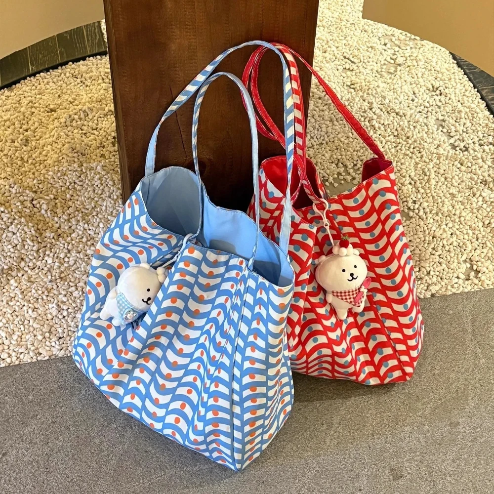 Large Capacity Double-sided Wave Pattern Versatile Canvas Bag Fashion Women Handbag Casual Simple Commuting Lazy Shoulder Bag
Large Capacity Double-sided Wave Pattern Versatile Canvas Bag Fashion Women Handbag Casual Simple Commuting Lazy Shoulder Bag