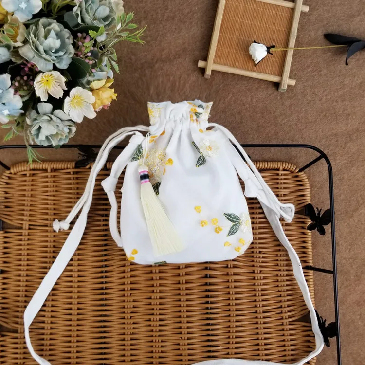 New Forest style small bag ancient style Hanfu bag Chinese style embroidered crossbody single shoulder bag ancient costume B2
New Forest style small bag ancient style Hanfu bag Chinese style embroidered crossbody single shoulder bag ancient costume B2
