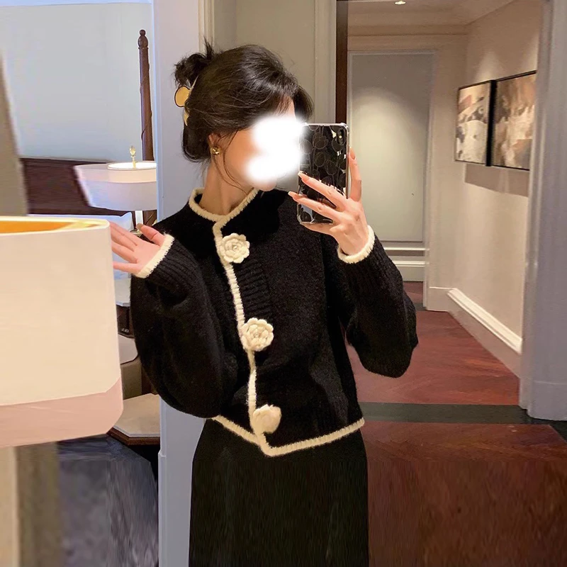 Autumn Winter Vintage Loose Short Style Knitted Cardigan Women Fashion Chic Button Casual Sweaters Comfortable Warm O-neck Tops
Autumn Winter Vintage Loose Short Style Knitted Cardigan Women Fashion Chic Button Casual Sweaters Comfortable Warm O-neck Tops
