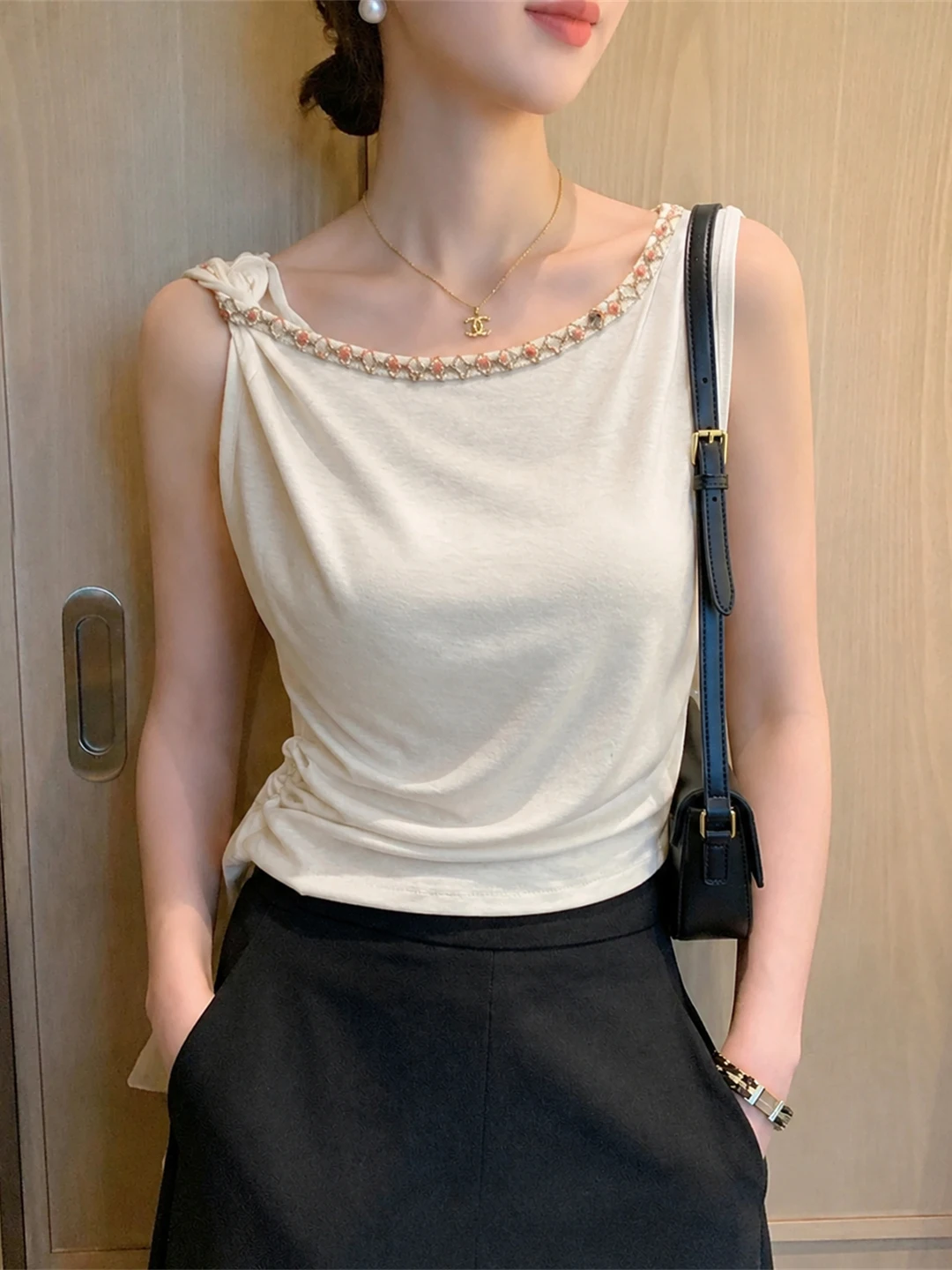 Elegant Sleeveless 2026 Summer Top Commute Slimming Versatile Simple Unique Vest Casual Poem Art Silk Women's Fashion
Elegant Sleeveless 2026 Summer Top Commute Slimming Versatile Simple Unique Vest Casual Poem Art Silk Women's Fashion