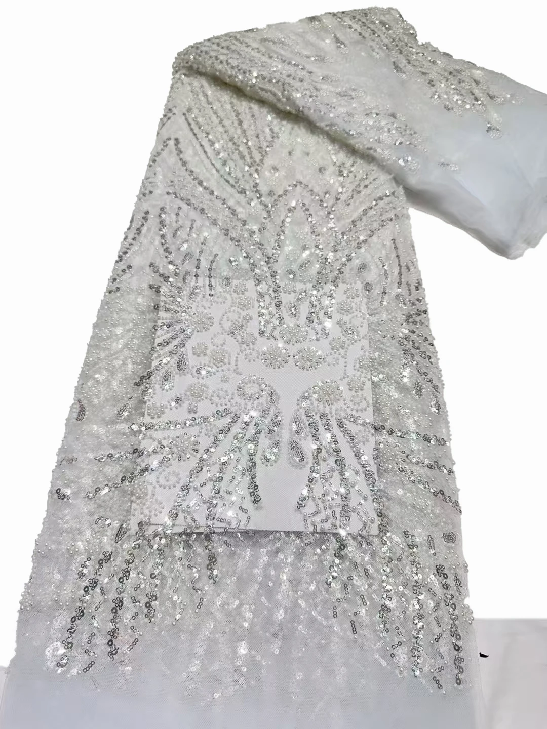 Высококачественная кружевная вышивка, сетка, бисер, трубка, вышивка блестками, модные роскошные ткани для свадебных платьев в Европе и США
Высококачественная кружевная вышивка, сетка, бисер, трубка, вышивка блестками, модные роскошные ткани для свадебных платьев в Европе и США