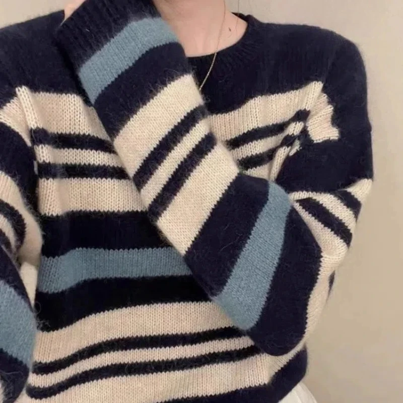 Minimalist Casual Women Spring Autumn New Spliced pullovers O-Neck Striped Fashion Loose All-match Long-sleeved Knitted Tops
Minimalist Casual Women Spring Autumn New Spliced pullovers O-Neck Striped Fashion Loose All-match Long-sleeved Knitted Tops