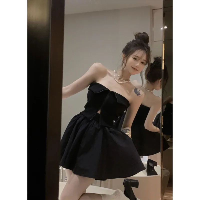 Женский комплект из двух предметов: бюстгальтер, жилет и пышная юбка без рукавов с открытой спиной
Женский комплект из двух предметов: бюстгальтер, жилет и пышная юбка без рукавов с открытой спиной