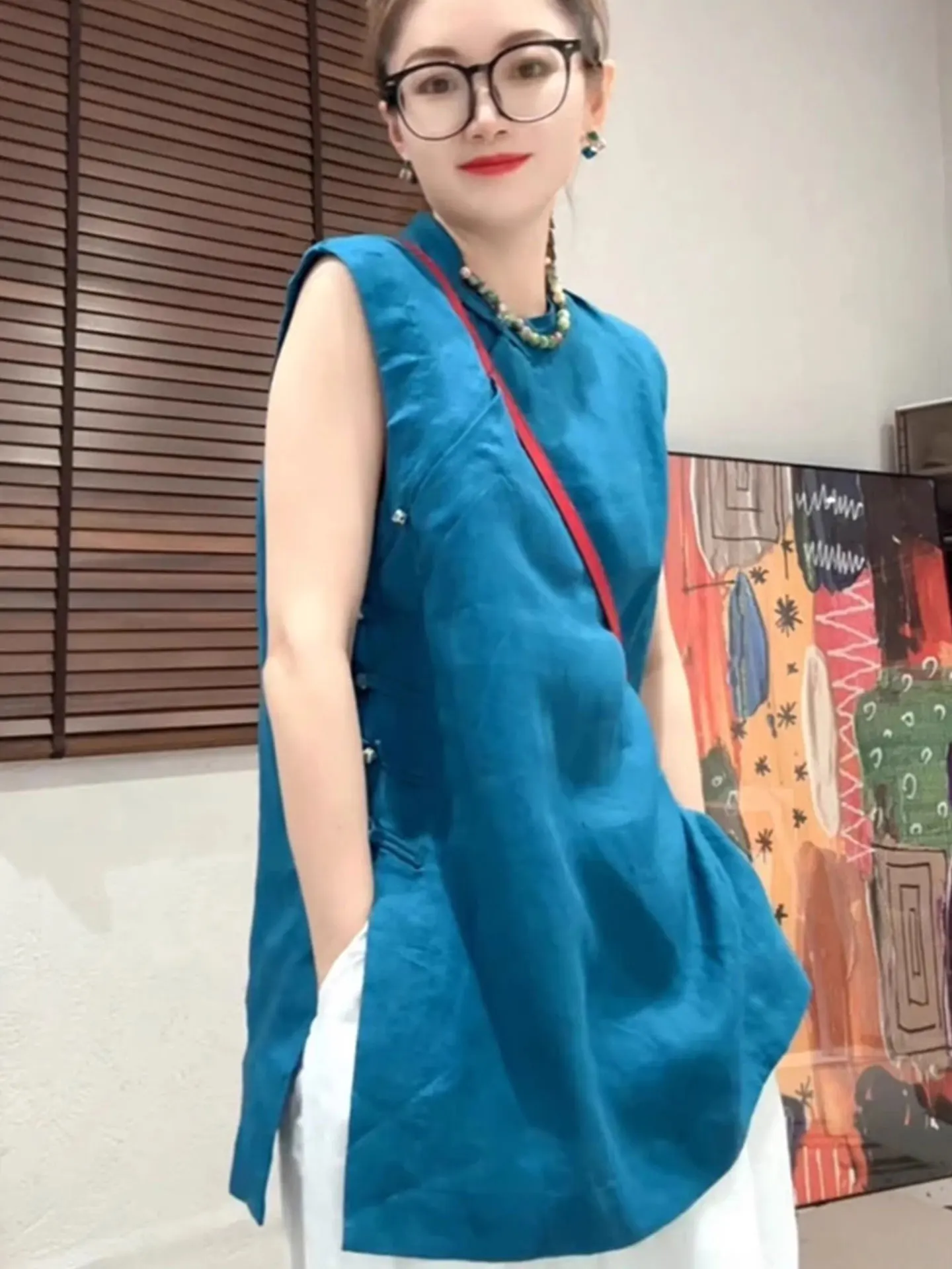 Новинка: Женский шелковый топ Ele Chinese Sle Buttonl Svel Vest с высоким разрезом, летний, для повседневной носки
Новинка: Женский шелковый топ Ele Chinese Sle Buttonl Svel Vest с высоким разрезом, летний, для повседневной носки