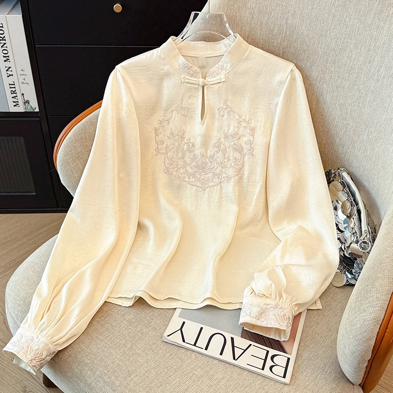 Женская рубашка больших размеров, весна-осень, новая модель, с воротником-стойкой, на пуговицах, с вышивкой, длинный рукав, удобная, дышащая, свободного кроя
Женская рубашка больших размеров, весна-осень, новая модель, с воротником-стойкой, на пуговицах, с вышивкой, длинный рукав, удобная, дышащая, свободного кроя