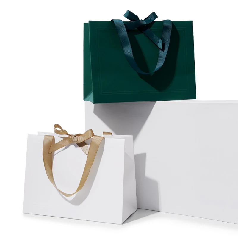 Oirlv Роскошные подарочные пакеты для ювелирных изделий: 3 шт. Элегантные бумажные сумки с ручками из ленты Упаковка ювелирных изделий (черный/белый/зеленый/бежевый цвет)
Oirlv Роскошные подарочные пакеты для ювелирных изделий: 3 шт. Элегантные бумажные сумки с ручками из ленты Упаковка ювелирных изделий (черный/белый/зеленый/бежевый цвет)