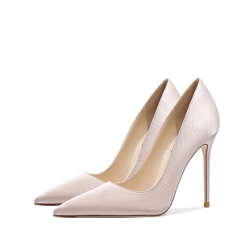 Spring and summer new pointed shallow silk simple work shoes metal thin high-heeled banquet dress small size women's shoes
Spring and summer new pointed shallow silk simple work shoes metal thin high-heeled banquet dress small size women's shoes