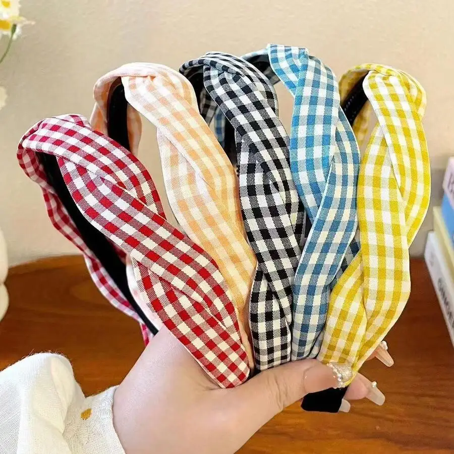 Black And White Plaid Twist Headband With Non-Slip Teeth For Women
Black And White Plaid Twist Headband With Non-Slip Teeth For Women