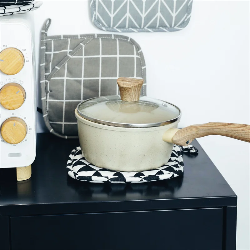 3Pcs Home Square Polyester Cotton Insulation Pot Mat with Pocket for Kitchen Cafe Japanese Thickened Hangable Plates Cup Mat
3Pcs Home Square Polyester Cotton Insulation Pot Mat with Pocket for Kitchen Cafe Japanese Thickened Hangable Plates Cup Mat