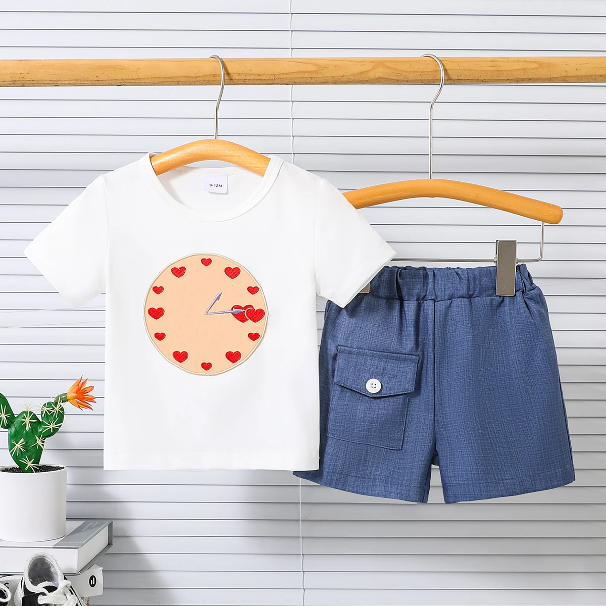 6-month-3-year-old baby girl heart round clock embroidered patch T-shirt short sleeved imitation denim button pocket shorts set
6-month-3-year-old baby girl heart round clock embroidered patch T-shirt short sleeved imitation denim button pocket shorts set