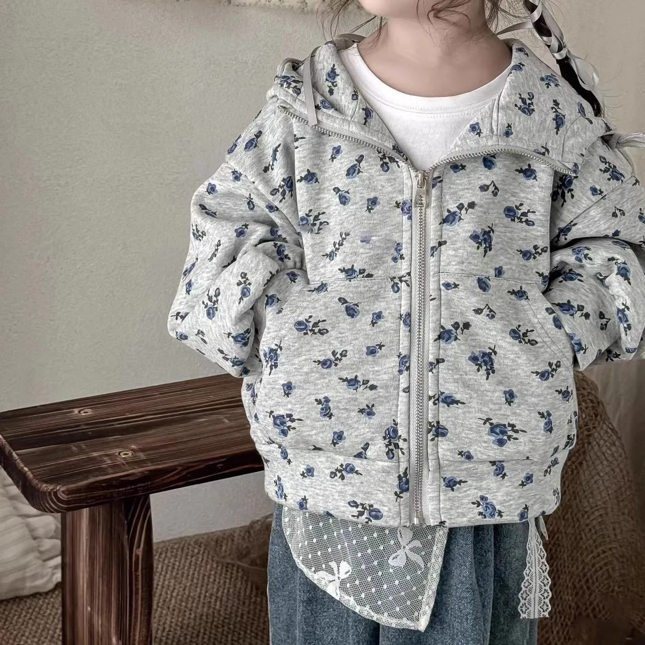 Spring and Autumn Girls' Clothing Jacket Baby Children's Pastoral Korean Version Floral Hooded Sports Cardigan Sweater
Spring and Autumn Girls' Clothing Jacket Baby Children's Pastoral Korean Version Floral Hooded Sports Cardigan Sweater