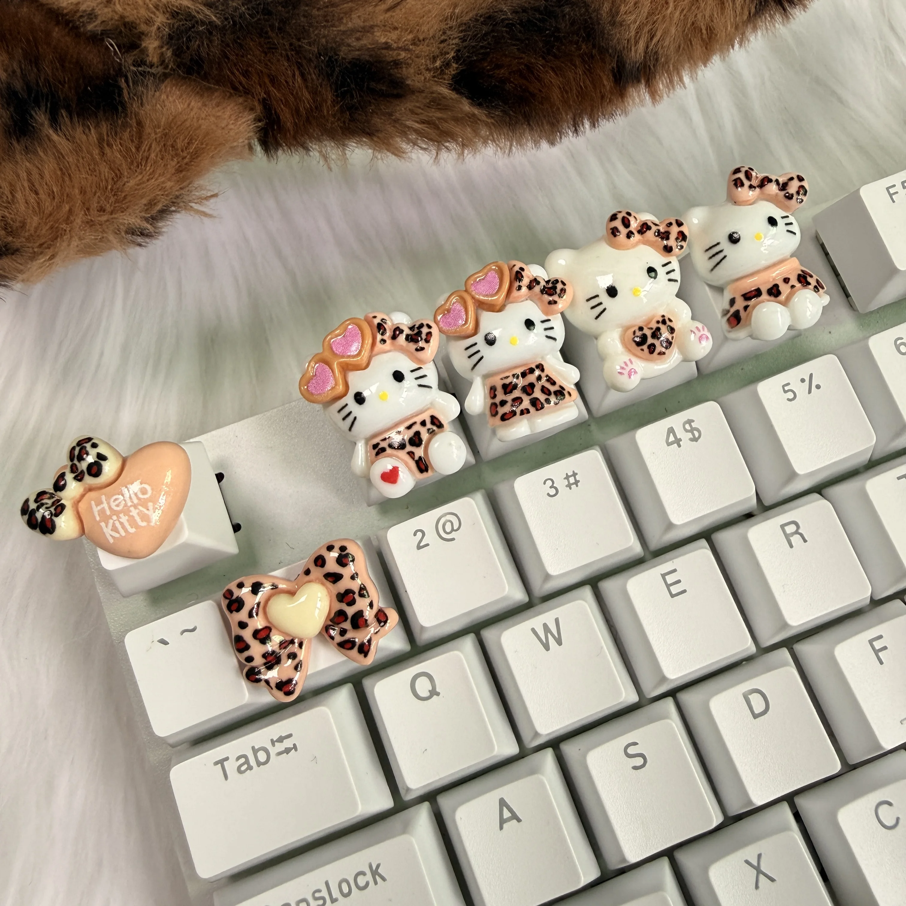 Cute Leopard Print Hello Kitty Keycaps for Cross Axis Mechanical Keyboard Personalized Key Cap Gamer Keycaps Girls Gift
Cute Leopard Print Hello Kitty Keycaps for Cross Axis Mechanical Keyboard Personalized Key Cap Gamer Keycaps Girls Gift