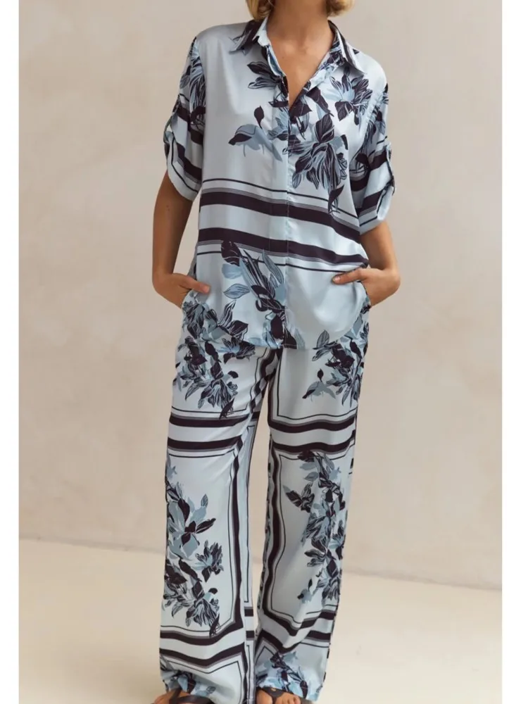 Casual Print Two Piece Set Women Fashion Lapel Button Short Sleeve Shirt Loose Short Pant 2025 Summer Lady Beach Vacation Sets
Casual Print Two Piece Set Women Fashion Lapel Button Short Sleeve Shirt Loose Short Pant 2025 Summer Lady Beach Vacation Sets