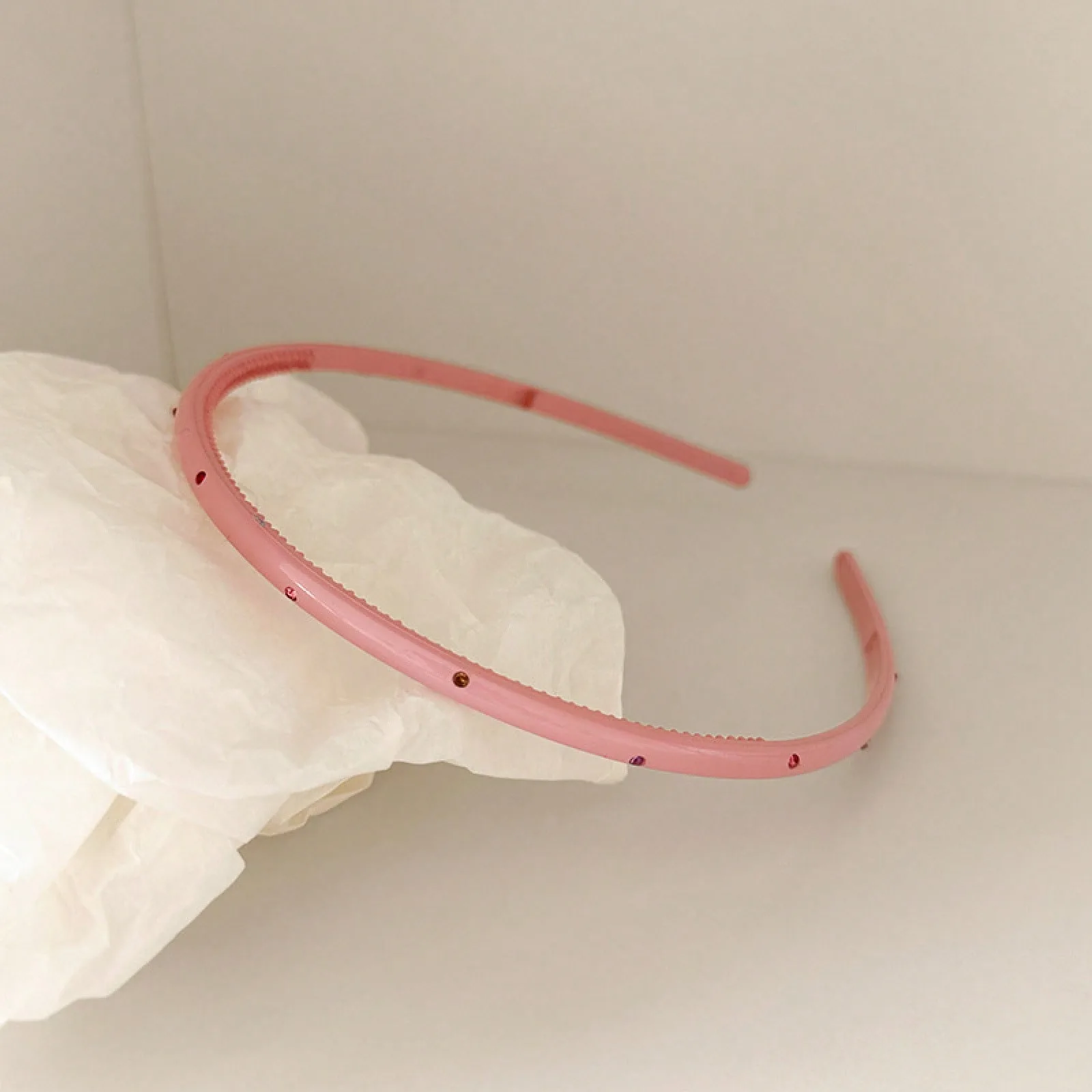 A Vintage-Style Rhinestone Thin Headband For High Crown Volume And Hair Support
A Vintage-Style Rhinestone Thin Headband For High Crown Volume And Hair Support