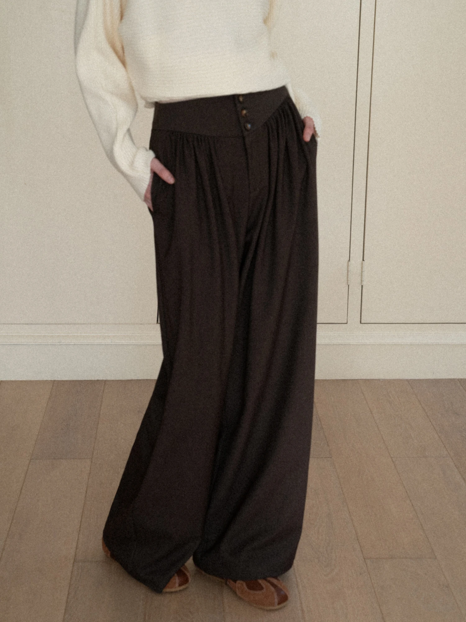High Waist Commuter Style Casual Pants Women's Minimalist Loose Wide Leg Pants Polyester Fiber Straight Leg Trousers
High Waist Commuter Style Casual Pants Women's Minimalist Loose Wide Leg Pants Polyester Fiber Straight Leg Trousers