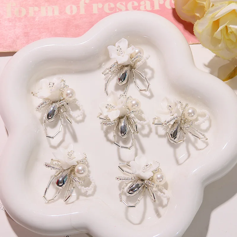 Beaded Clog Charms 1 Pc Handcrafted White Gardenia Flower Niche Design Clear Crystal Jelly Resin Korean Sweet Princess DIY Decor
Beaded Clog Charms 1 Pc Handcrafted White Gardenia Flower Niche Design Clear Crystal Jelly Resin Korean Sweet Princess DIY Decor