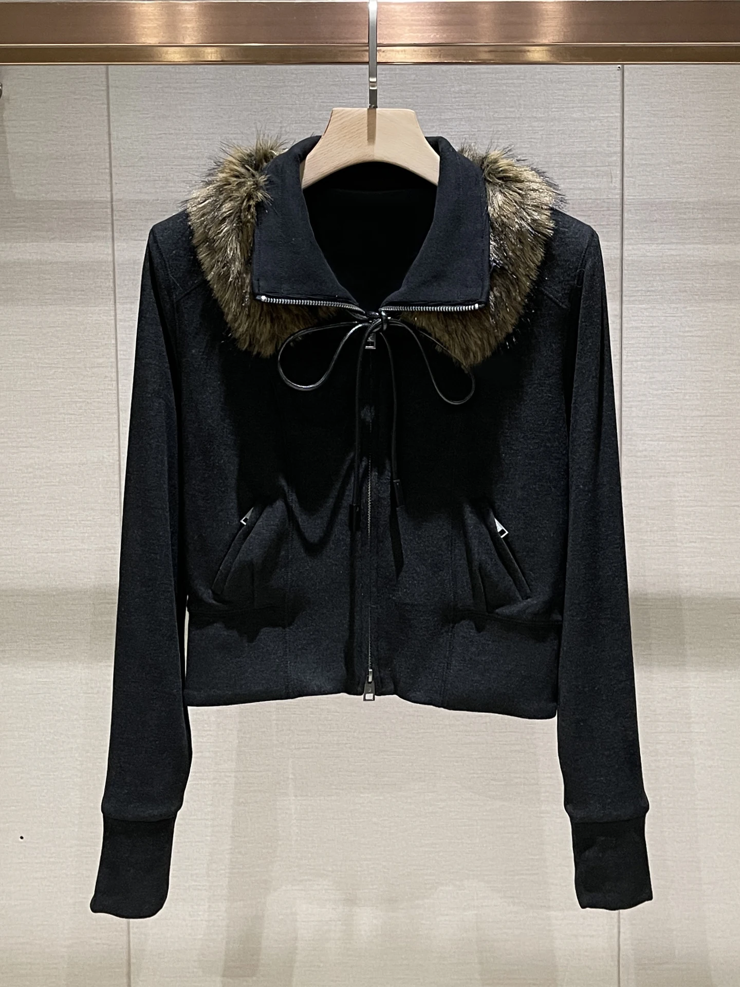 Bla Уникальное длинное пальто на молнии, женский открытый кардиган, воротник-стойка, меховой воротник, прямая трубка pe
Bla Уникальное длинное пальто на молнии, женский открытый кардиган, воротник-стойка, меховой воротник, прямая трубка pe