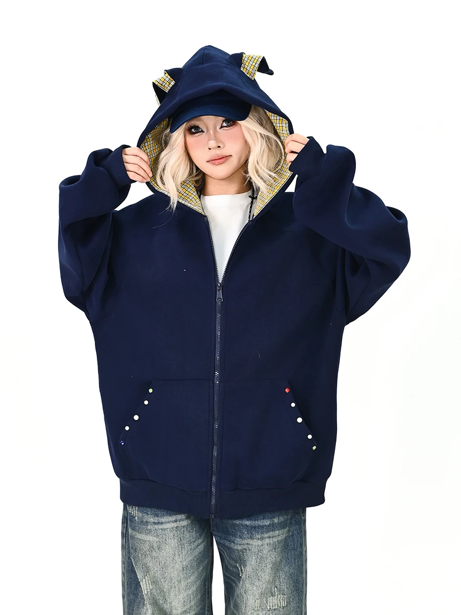 Женский свитер с капюшоном и ушками, свободный американский колледж, кардиган, весна 2026, новая модная уличная одежда, универсальная верхняя одежда
Женский свитер с капюшоном и ушками, свободный американский колледж, кардиган, весна 2026, новая модная уличная одежда, универсальная верхняя одежда