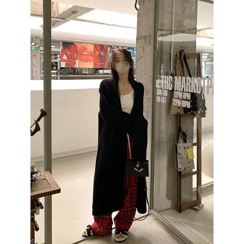 Длинный вязаный кардиган-пальто женский, свободный, до колен, черный, осенне-зимний, новинка 2025 года
Длинный вязаный кардиган-пальто женский, свободный, до колен, черный, осенне-зимний, новинка 2025 года