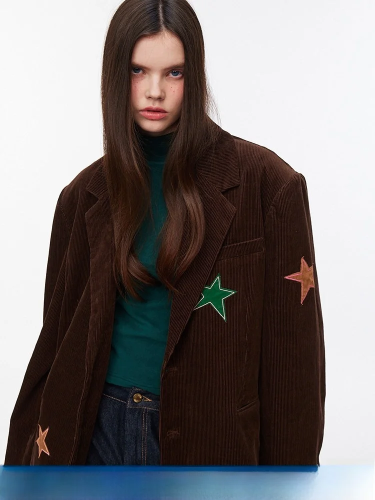 Новое зимнее женское модное хлопковое пальто DNT в стиле ретро, повседневное, свободного кроя, на одной пуговице, из вельвета, с вышивкой в виде звезды, с длинными рукавами
Новое зимнее женское модное хлопковое пальто DNT в стиле ретро, повседневное, свободного кроя, на одной пуговице, из вельвета, с вышивкой в виде звезды, с длинными рукавами