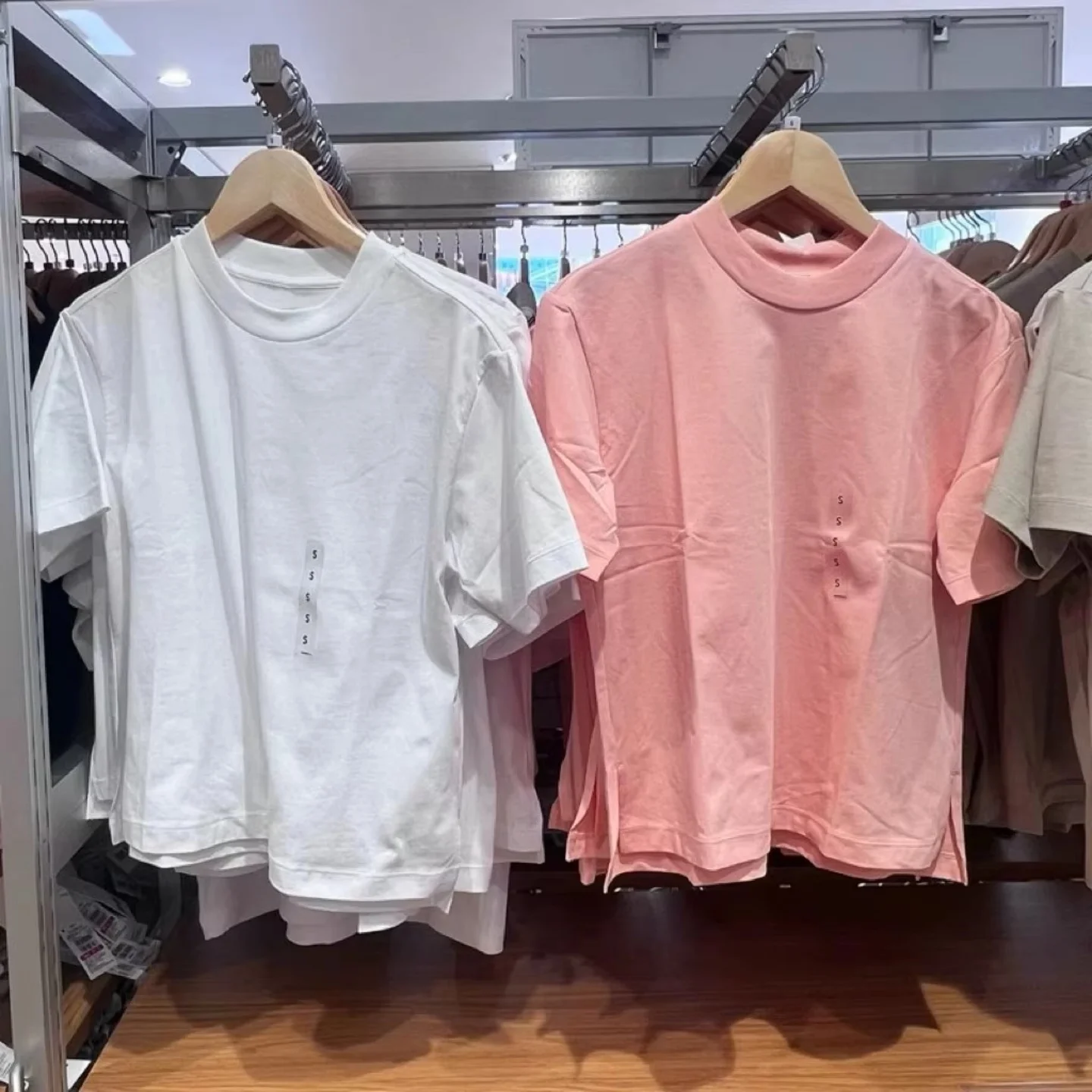 Летняя женская футболка из смесового хлопка: универсальная, свободная, облегающая, быстросохнущая, дышащая, комфортная
Летняя женская футболка из смесового хлопка: универсальная, свободная, облегающая, быстросохнущая, дышащая, комфортная