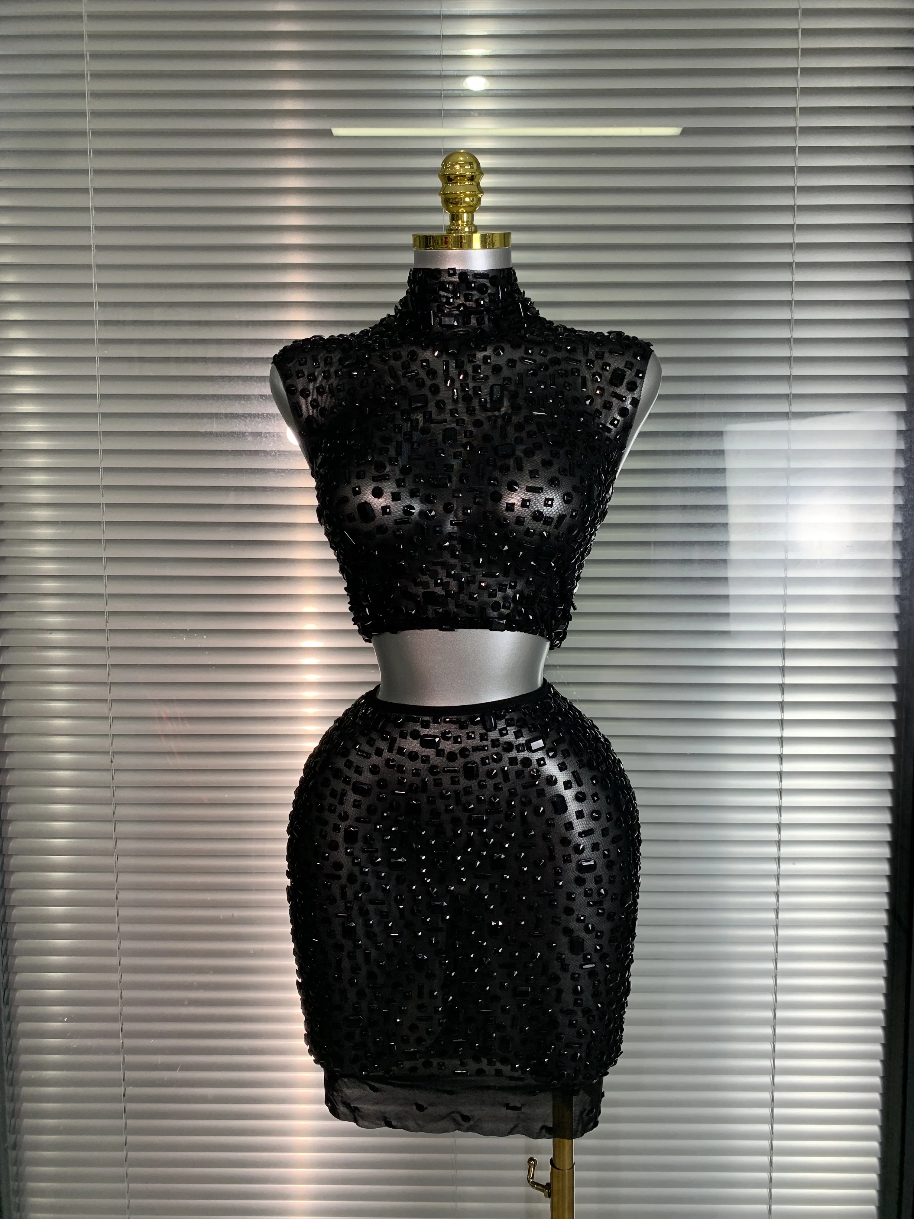 Women Sexy Two Pieces Set Women Black Crystal Diamond Night Club Skirt Suits Singer Dancer See Through Stage Performance Costume
Women Sexy Two Pieces Set Women Black Crystal Diamond Night Club Skirt Suits Singer Dancer See Through Stage Performance Costume
