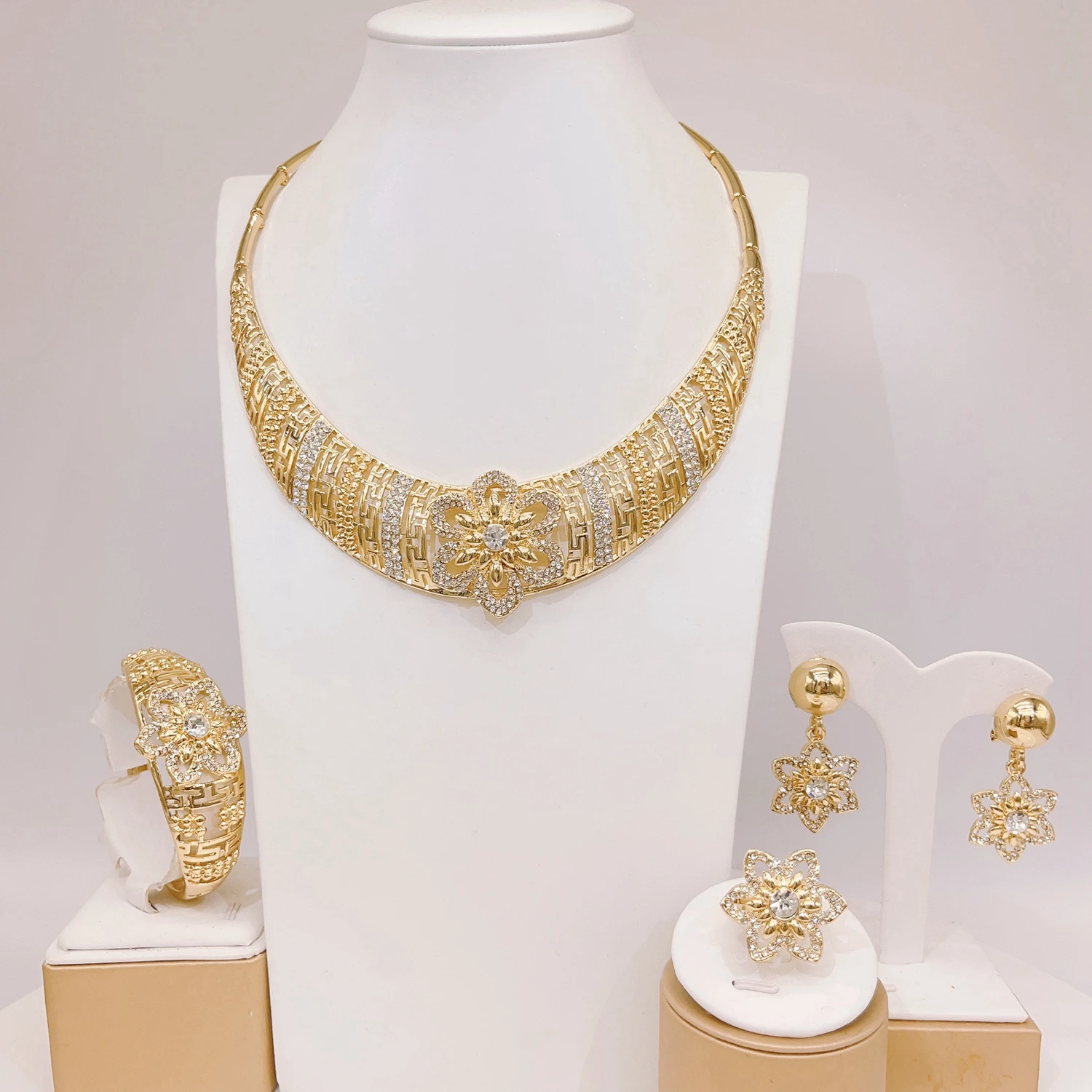 Latest party date unique jewelry set bridal engagement new fashion hot selling jewelry
Latest party date unique jewelry set bridal engagement new fashion hot selling jewelry