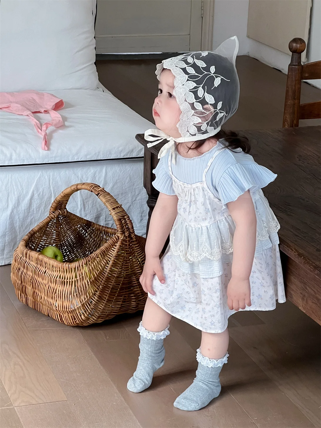 2025 Summer New Baby Girl Sleeveless Lace Sling Dress Thin Cotton Girls Cute Floral Dress Infant Toddler Suspender Dress
2025 Summer New Baby Girl Sleeveless Lace Sling Dress Thin Cotton Girls Cute Floral Dress Infant Toddler Suspender Dress