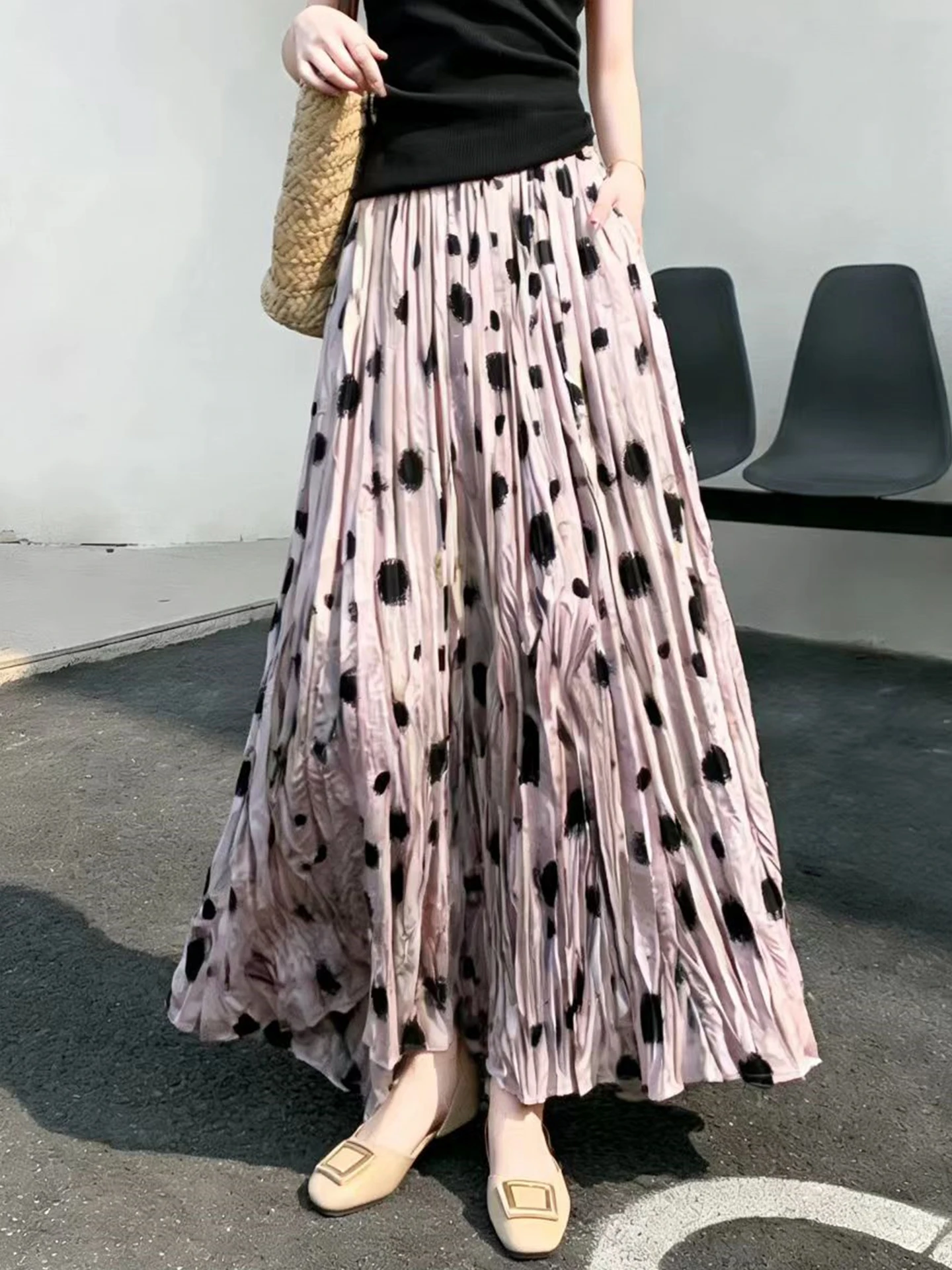 Black Polka Dot Pleated Chiffon Floral Half Skirt Women's High Waist Draping A-Line Umbrella Skirt Summer 2026 Korean Style
Black Polka Dot Pleated Chiffon Floral Half Skirt Women's High Waist Draping A-Line Umbrella Skirt Summer 2026 Korean Style