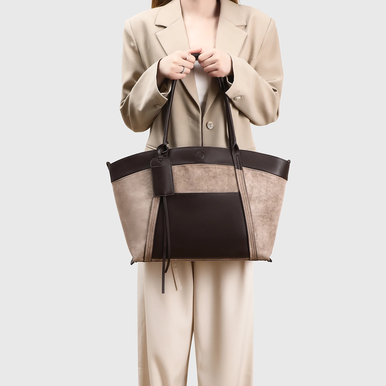 Ladies Faux Suede Matte Finish Vintage Style Underarm Bag Large Capacity Commuter High-End Feel Single Shoulder Tote Bag 
Ladies Faux Suede Matte Finish Vintage Style Underarm Bag Large Capacity Commuter High-End Feel Single Shoulder Tote Bag