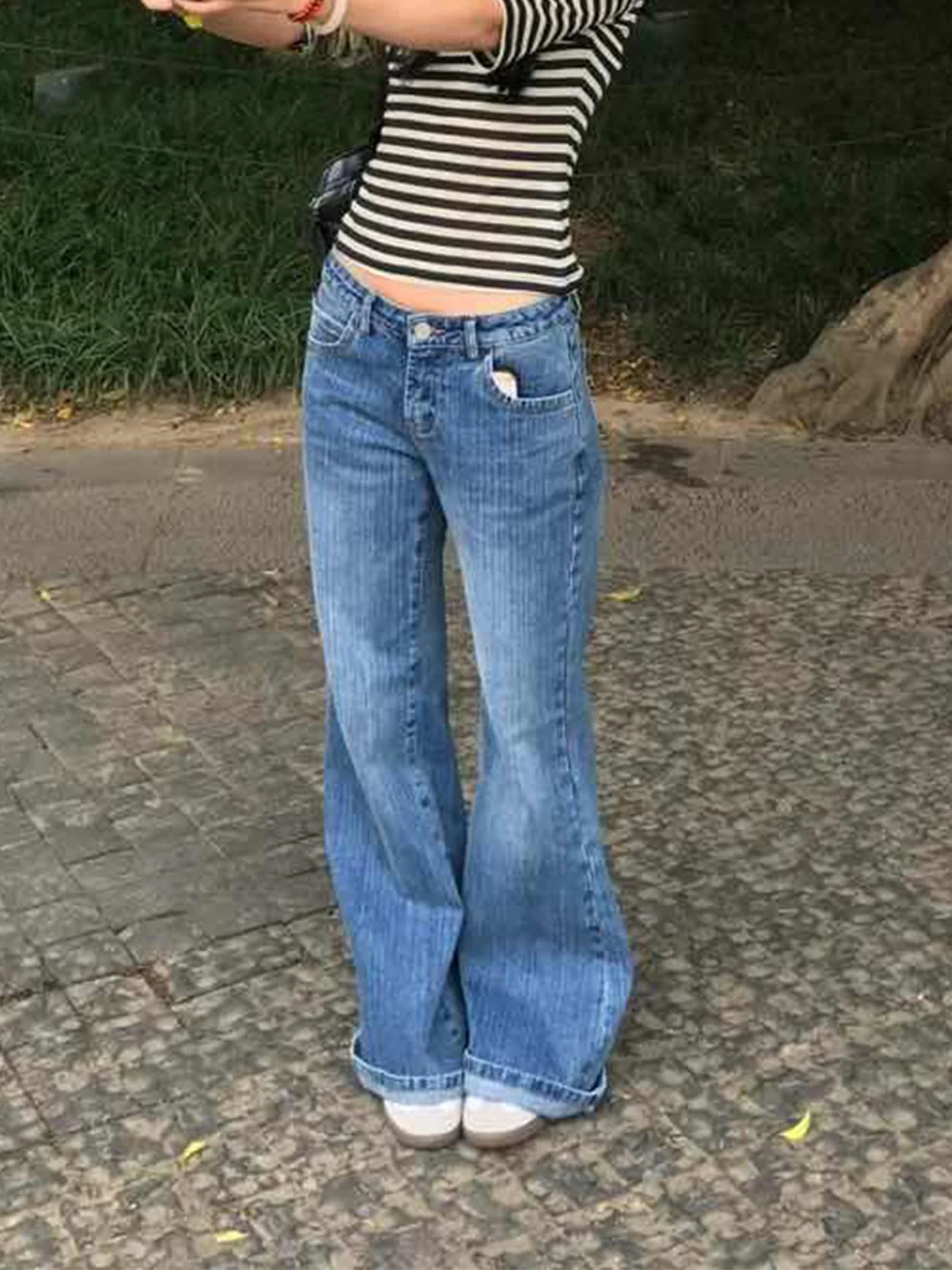 Deep Blue Bell Bottom High Waist Wide Leg Jeans Women's Summer New Style American High Street Retro Denim Pants for Pear Shap...
Deep Blue Bell Bottom High Waist Wide Leg Jeans Women's Summer New Style American High Street Retro Denim Pants for Pear Shap...