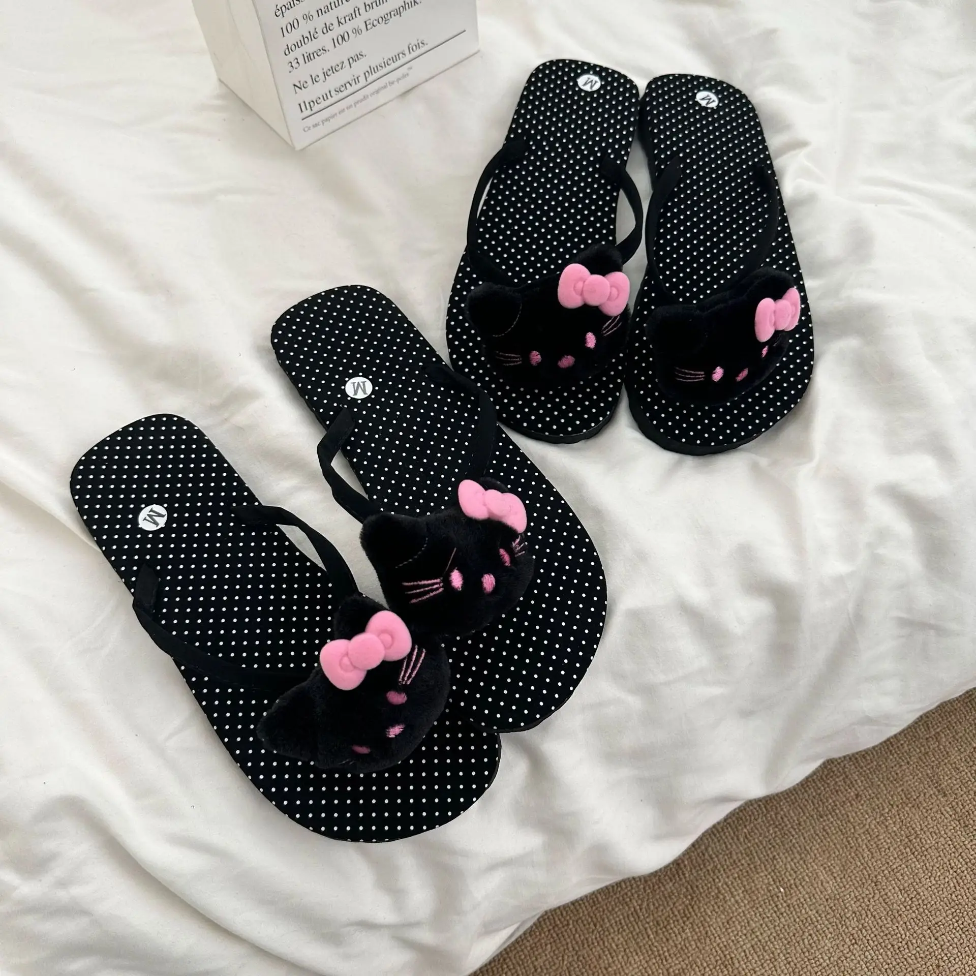 Cartoon flip-flops women's summer wear soft-soled versatile heightening polka dot thick-soled slippers beach slippers
Cartoon flip-flops women's summer wear soft-soled versatile heightening polka dot thick-soled slippers beach slippers