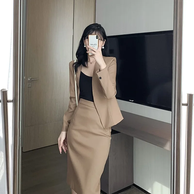 UNXX Women Autumn Vintage Casual Short Suit Coat Half Skirt Sets Commuter Solid Color Long Sleeve Blazer + Skirt Two Piece Sets
UNXX Women Autumn Vintage Casual Short Suit Coat Half Skirt Sets Commuter Solid Color Long Sleeve Blazer + Skirt Two Piece Sets