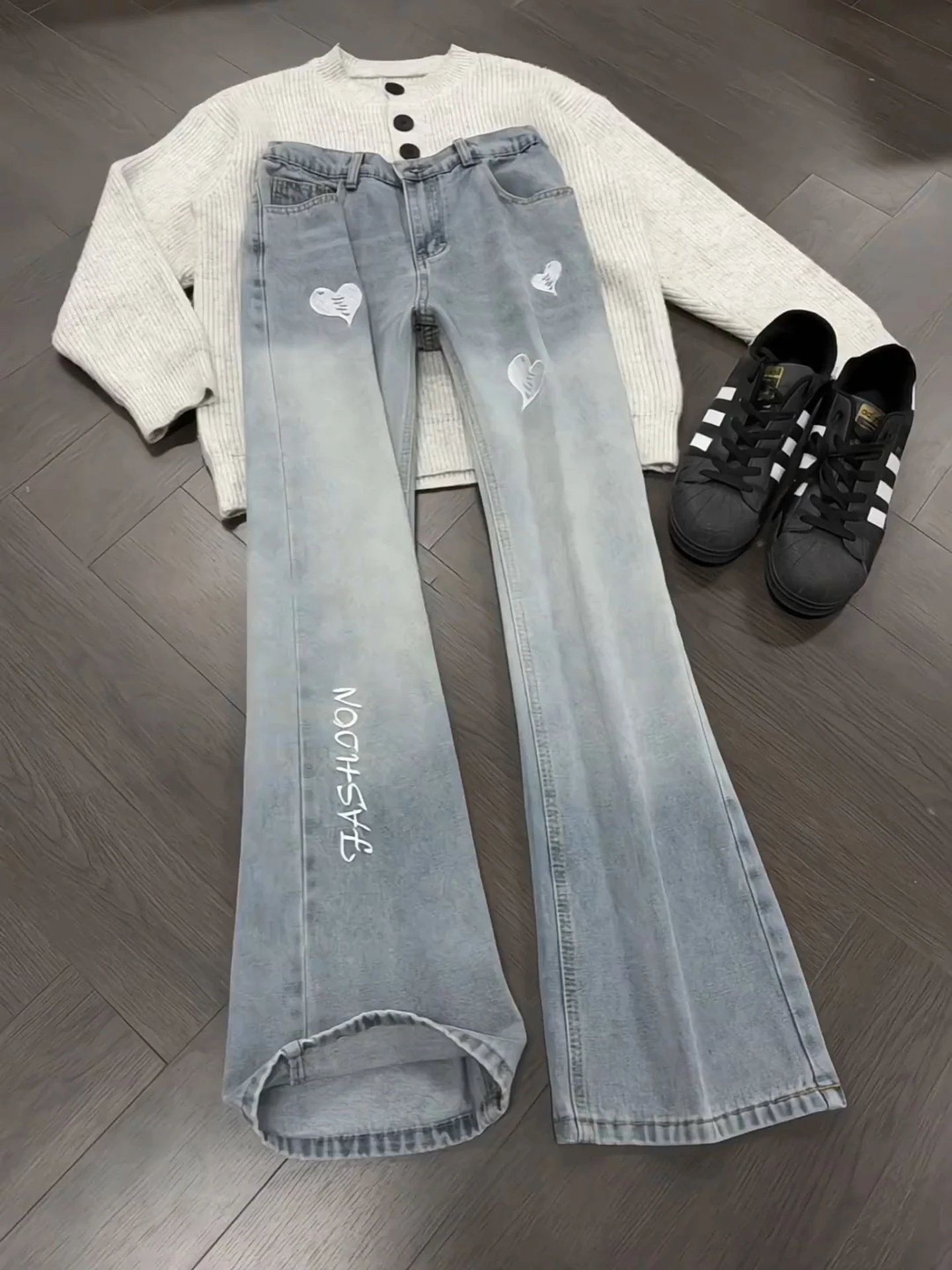 Light Blue Embroidered Fleece Lined Straight Leg Men's Jeans Heart Pattern CleanFit Bootcut Trousers Youthful Style Autumn Wi...
Light Blue Embroidered Fleece Lined Straight Leg Men's Jeans Heart Pattern CleanFit Bootcut Trousers Youthful Style Autumn Wi...