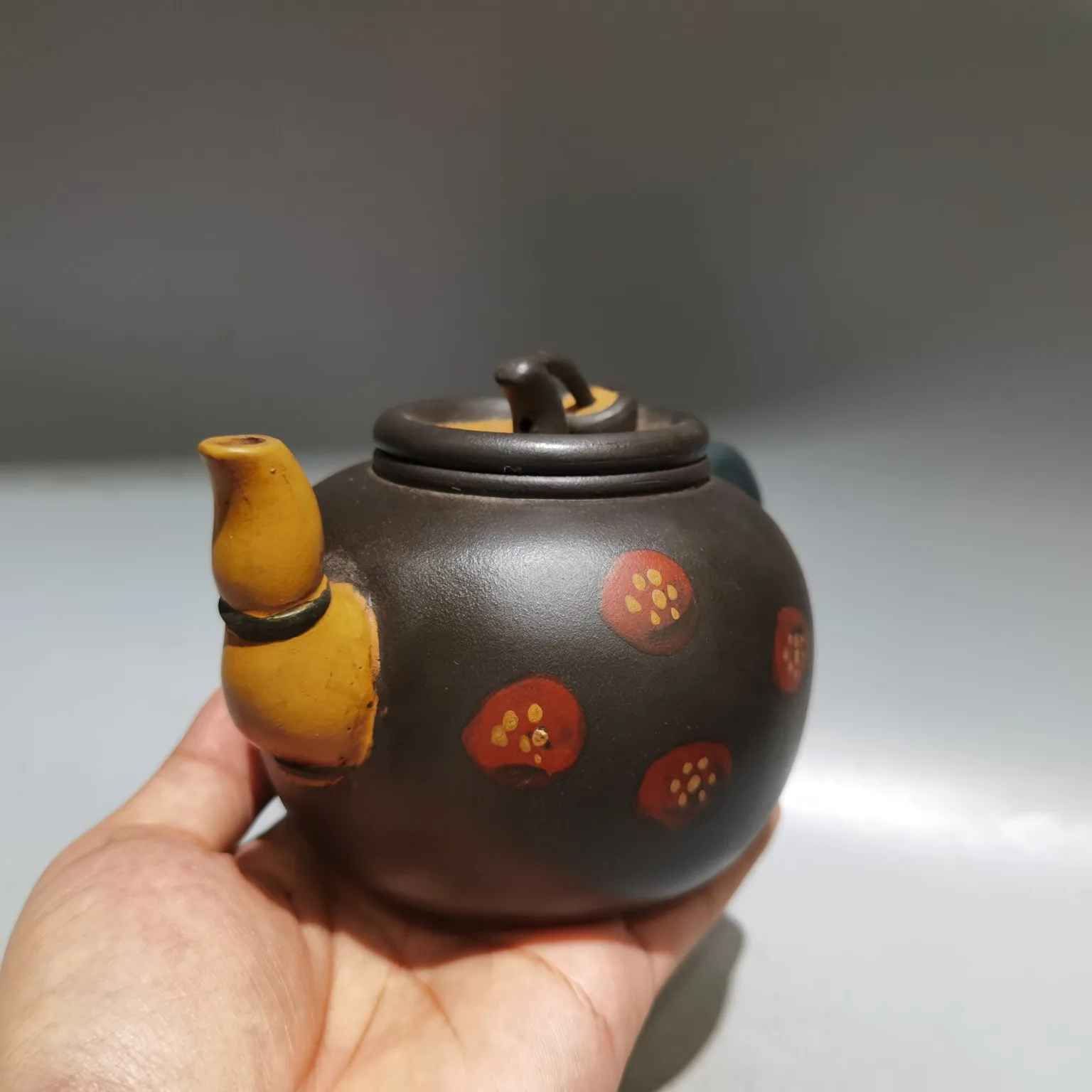 6"Folk Collection Yixing Purple Clay Teapot Fruit pot Lotus Root Mouth Pot Kettle Teapot Tasting tea ceremony
6"Folk Collection Yixing Purple Clay Teapot Fruit pot Lotus Root Mouth Pot Kettle Teapot Tasting tea ceremony