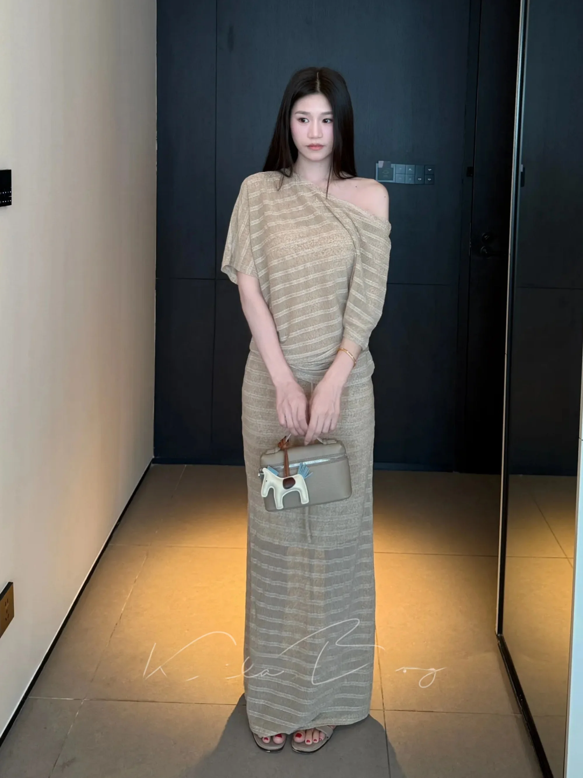 Elegant Fashion Striped Dress Waist-Cinching High-End Feelings Two-Piece Set Short Sleeve Summer Outfits for Women
Elegant Fashion Striped Dress Waist-Cinching High-End Feelings Two-Piece Set Short Sleeve Summer Outfits for Women