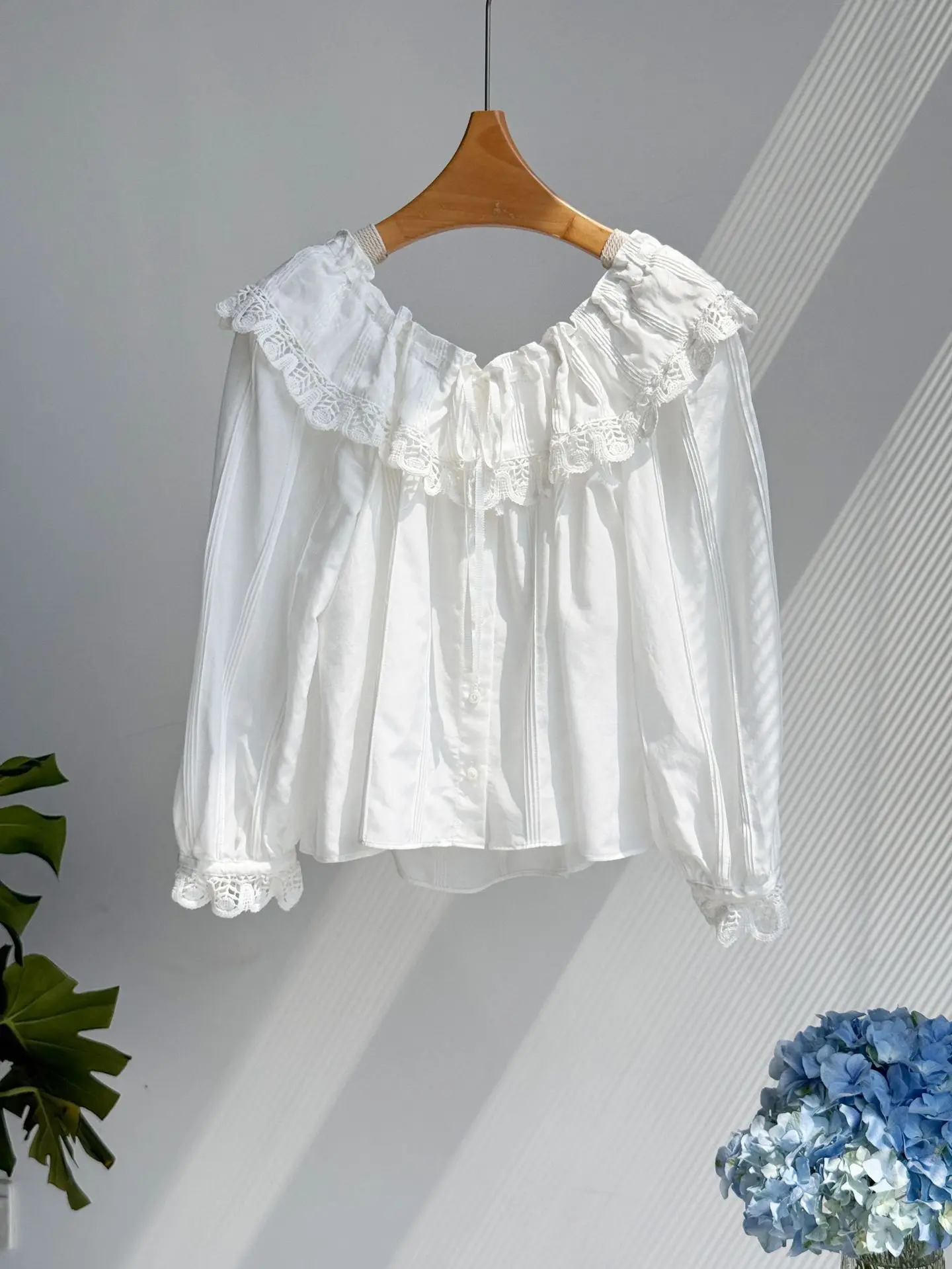 2026 New Women's Cotton Silk White Shirt Lace Spliced Round Neck Lantern Sleeve Single Breasted Fashion Loose Blouse Top
2026 New Women's Cotton Silk White Shirt Lace Spliced Round Neck Lantern Sleeve Single Breasted Fashion Loose Blouse Top