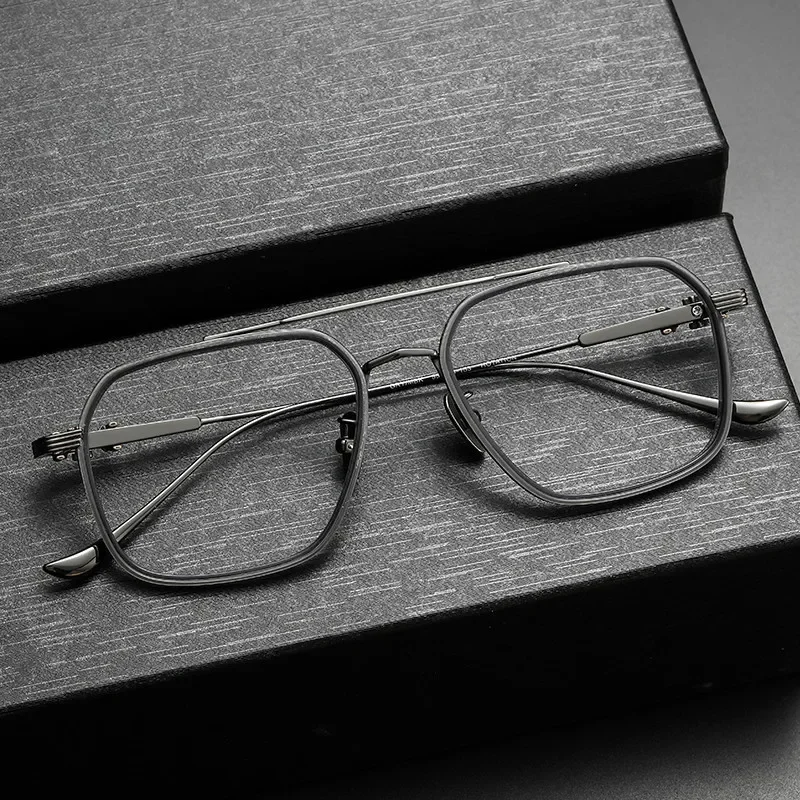 Стильные модные очки из чистого титана с двойным лучом и большим лицом в квадратной оправе для мужчин и женщин
Стильные модные очки из чистого титана с двойным лучом и большим лицом в квадратной оправе для мужчин и женщин