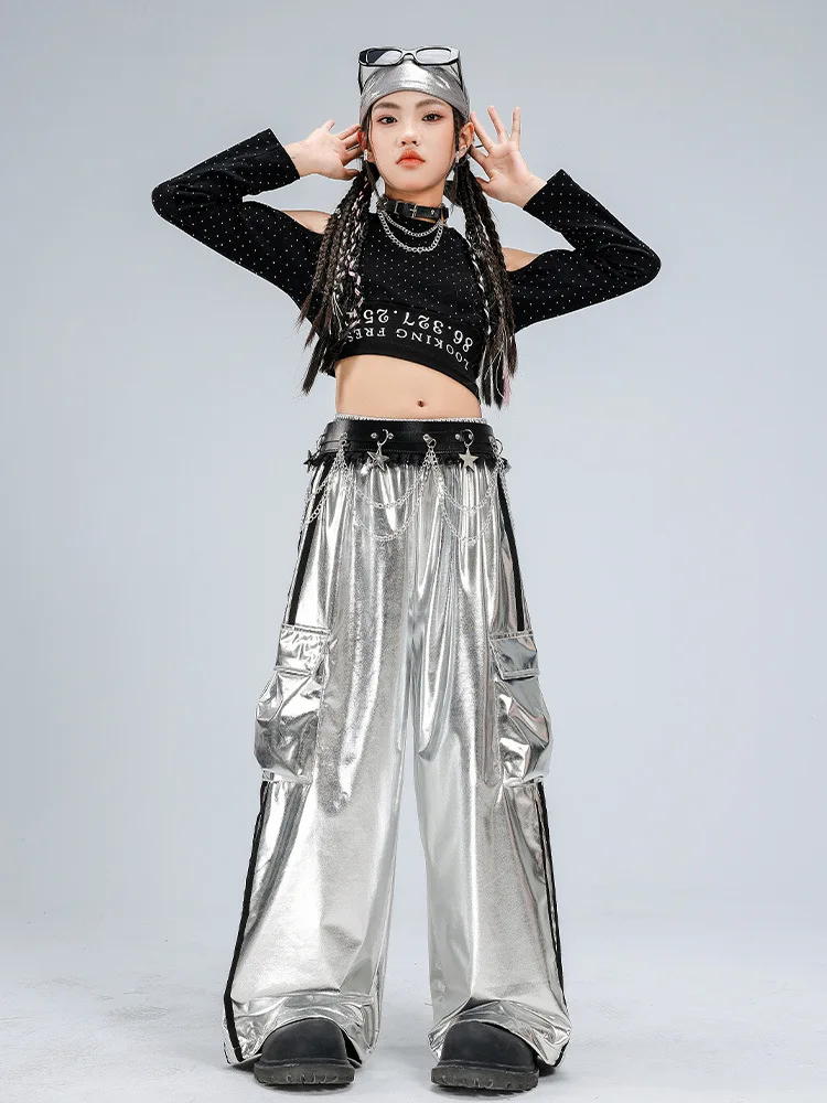 Костюмы для современных джазовых танцев для девочек: черные укороченные топы, серебряные брюки, комплект для групповых выступлений, одежда для хип-хопа и уличных танцев, сценический наряд
Костюмы для современных джазовых танцев для девочек: черные укороченные топы, серебряные брюки, комплект для групповых выступлений, одежда для хип-хопа и уличных танцев, сценический наряд