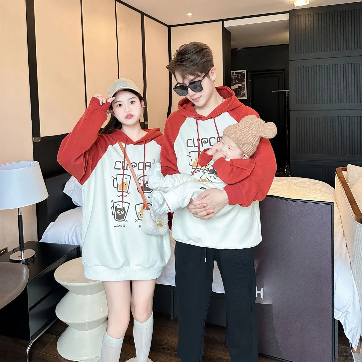 Fashion Korean Family Matching Hoodie Children's Clothes Dad Mom and Son Daughter Hooded Sweatshirt Infant Autumn Winter Romper
Fashion Korean Family Matching Hoodie Children's Clothes Dad Mom and Son Daughter Hooded Sweatshirt Infant Autumn Winter Romper