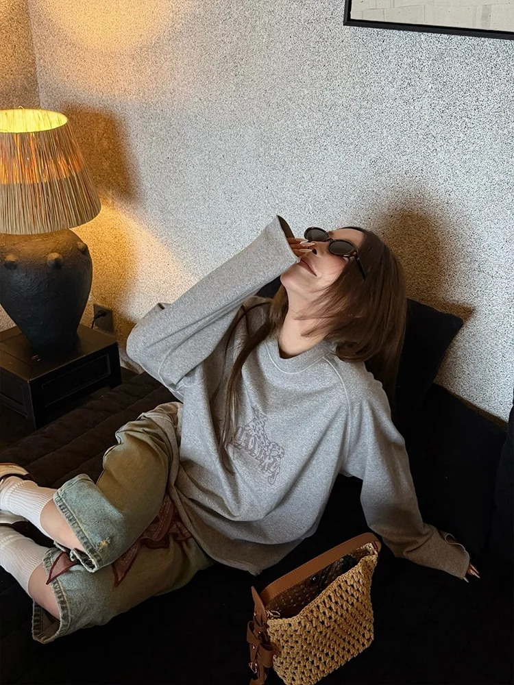 Spring Summer New Grey Leopard Letter Print Tee Women Loose Slim Cotton Top Korean Retro Casual Long Sleeve round Neck Sweats...
Spring Summer New Grey Leopard Letter Print Tee Women Loose Slim Cotton Top Korean Retro Casual Long Sleeve round Neck Sweats...