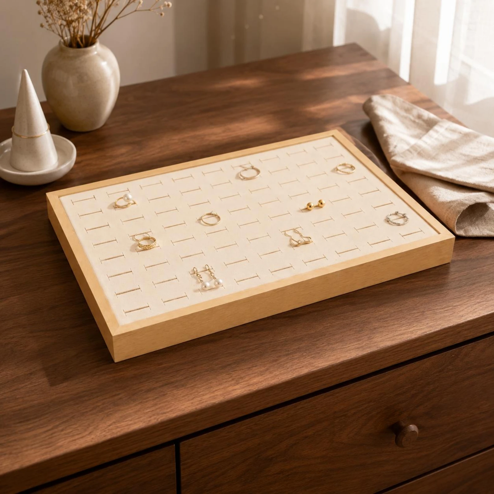 Ring-Shaped Display Tray Framed Jewelry Display Tray Retail Showcase Polished Compact Size
Ring-Shaped Display Tray Framed Jewelry Display Tray Retail Showcase Polished Compact Size